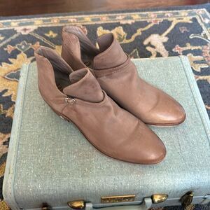 Sam Edelman butter soft ankle booties. Size 7.5